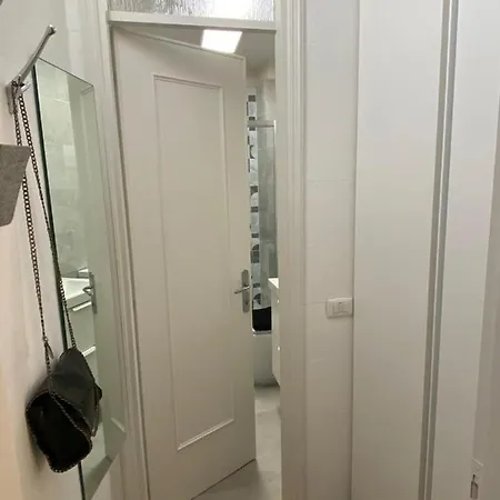 L'angolino Di Magda: On The Lake-private Beach! Apartmán *