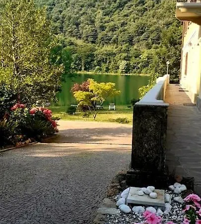 Apartment L'angolino Di Magda: On The Lake-private Beach!