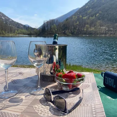 Apartment L'angolino Di Magda: On The Lake-private Beach!