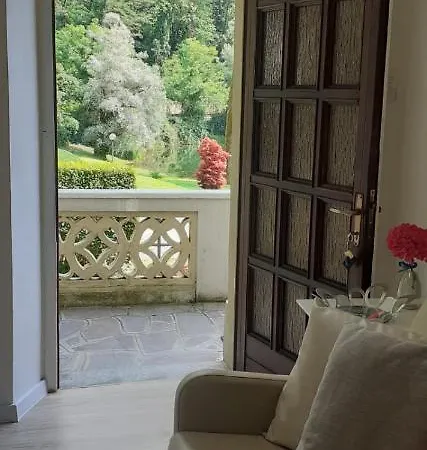 Apartment L'angolino Di Magda: On The Lake-private Beach!