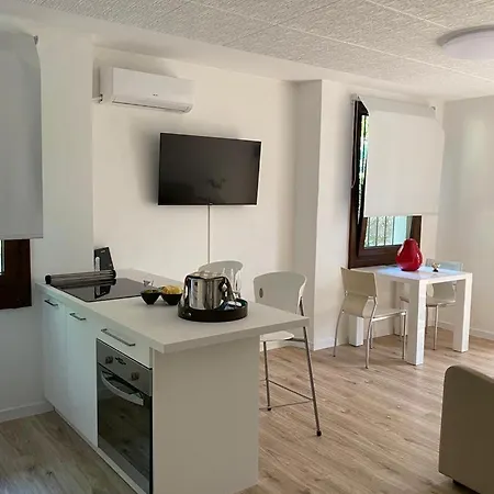 Apartment L'angolino Di Magda: On The Lake-private Beach!